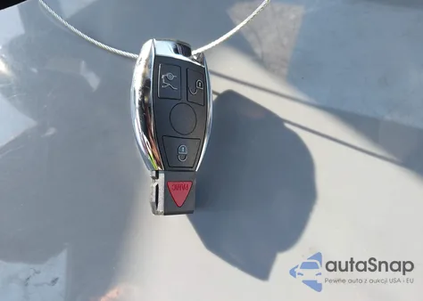 2013 Mercedes-Benz C 250 Sport z USA, uszkodzony, nr VIN WDDGF4HB1DR257413